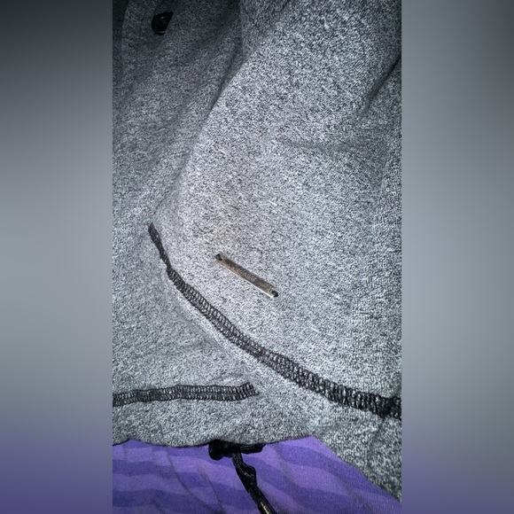 Lululemon Gratitude Wrap
Static Charcoal / Purple Lining - Picture 12 of 14